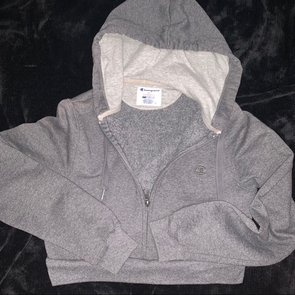 ~🤍CUTE CHAMPION CROPED JACKET~🤍